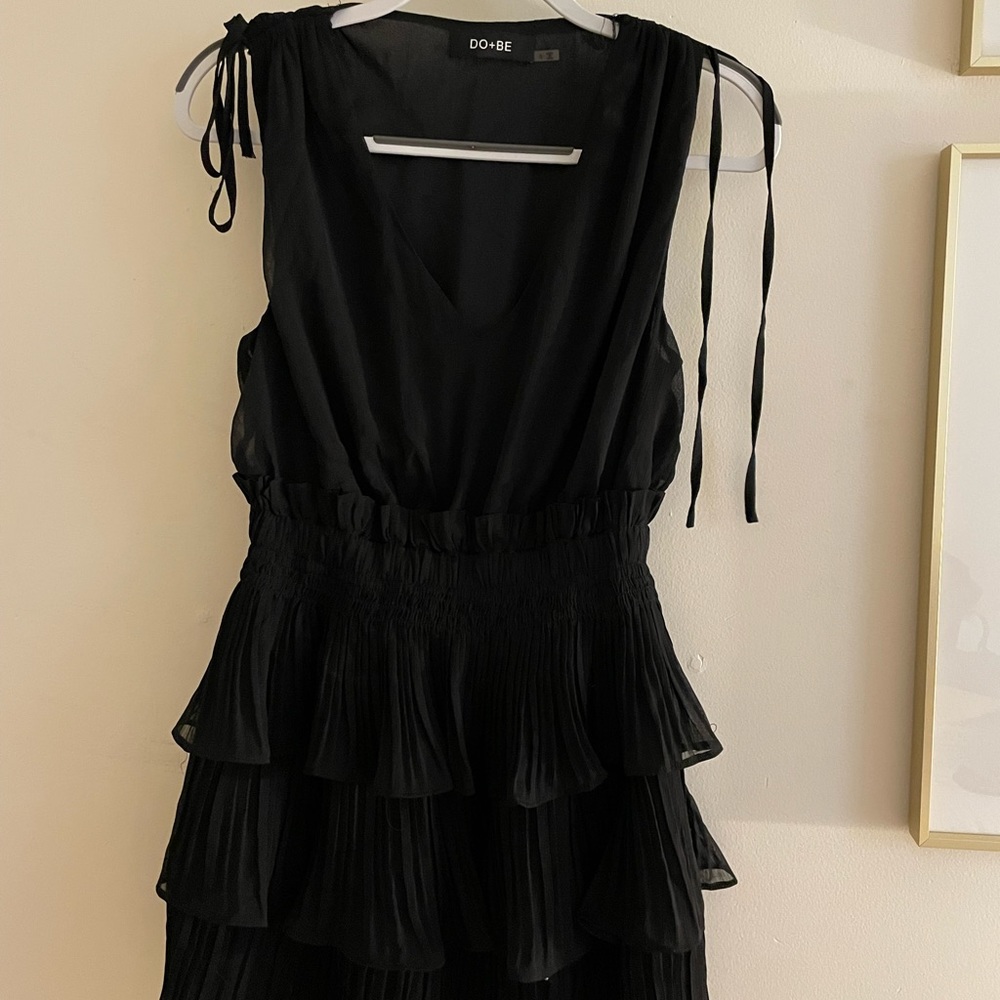 Black ruffle dress from boutique never worn!
